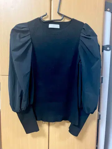 CELFORD 퍼프 슬리브 절개 니트 블랙 36