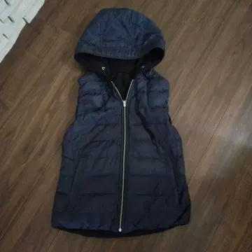 네이비 후드 부착 리버서블 다운 베스트 자켓