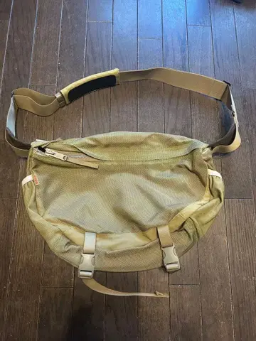 아웃 오브 더 블루 OUT OF THE BLUE 숄더백