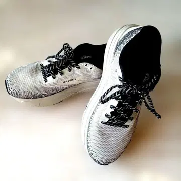 26 사이즈 Brooks Glycerin 2 화이트/블랙 스니커즈
