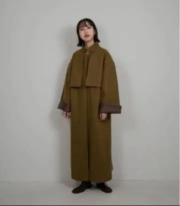 lawgy 스탠드넥 가죽 커프스 그린 플레어 슬리브 롱 코트