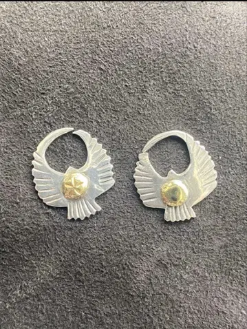 독수리 깃털 디자인 후프 귀걸이 빙고 브라더스풍 이와모토 테루