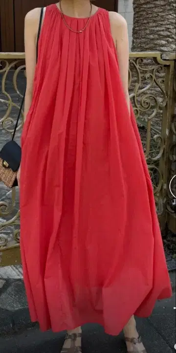 빨간색 슬리브리스 플레어 원피스