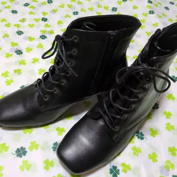 블랙 레이스업 부츠 중간 힐