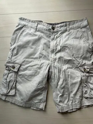 화이트 카고 숏팬츠