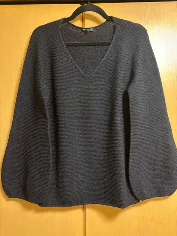 로트레아몽 니트 퍼프 슬리브