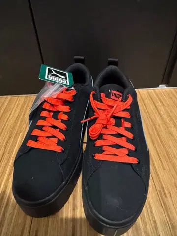 PUMA 블랙/오렌지 스니커즈
