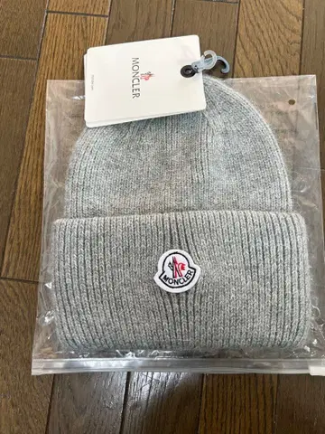 MONCLER 그레이 니트 모자