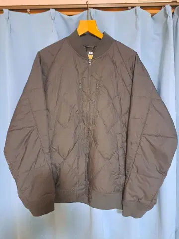 유니클로 x 화이트 마운티니어링 올리브 퀼팅 자켓 XL