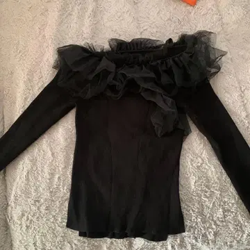 아푸와이저 리셰 튤프릴 니트