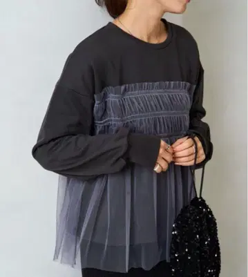 [ 새상품 미사용 ] 프릭스스토어 튤 개더 맨투맨