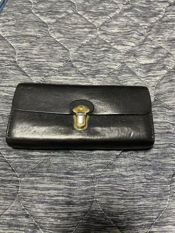 헤르츠 블랙 가죽 장지갑 단추식