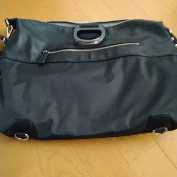 ear 블랙 숄더백