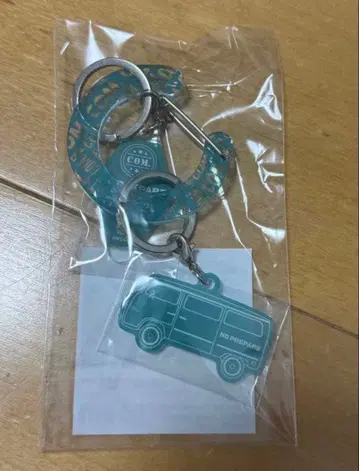 코무돗토 논프리 아크릴 카라비너 참