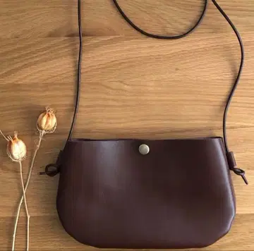 손바느질 천연 가죽 사코슈 스마트폰이 들어가는 미니백 초코