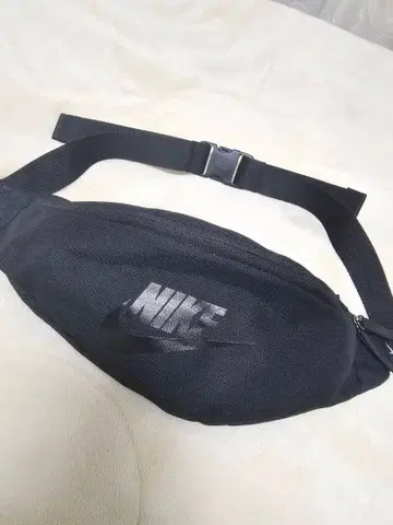 Nike 바디백 블랙