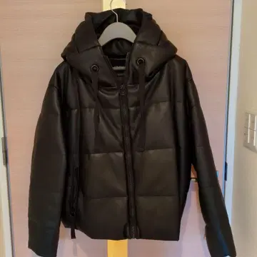 새상품급 ZARA 후드 부착 블랙 합성 피혁 자켓