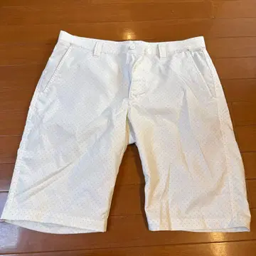 언더아머 도트 무늬 숏팬츠