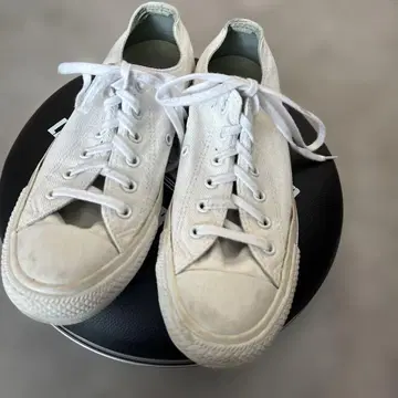 투모로우랜드 x 컨버스