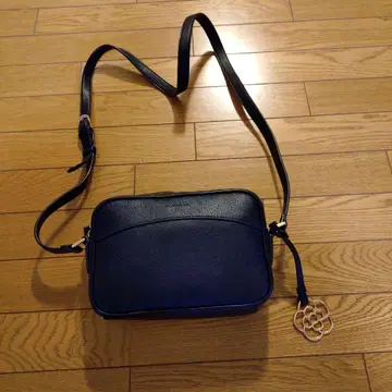 CLATHAS 숄더백 블랙