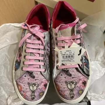 알베로베로 꽃무늬 핑크 스니커즈 부타상
