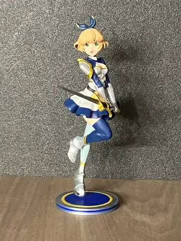 받침대만 판매. 시골의 아저씨, 검호가 되다. 쿠르니 크루시엘