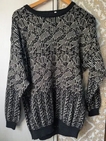 오버 사이즈 니트 블랙과 골드 패턴 네이티브 바틱 미국 빈티지 의류 해외