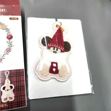 빨간색 키체인 리루린린