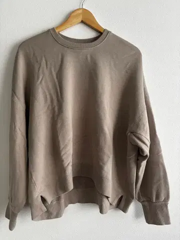 MICA&DEAL 와이드 실루엣 맨투맨 베이지