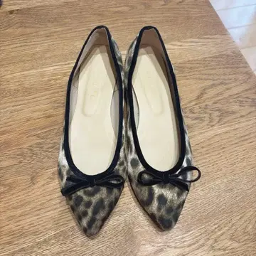 르탈론 레오파드 무늬 리본 포함 플랫슈즈 24.5cm