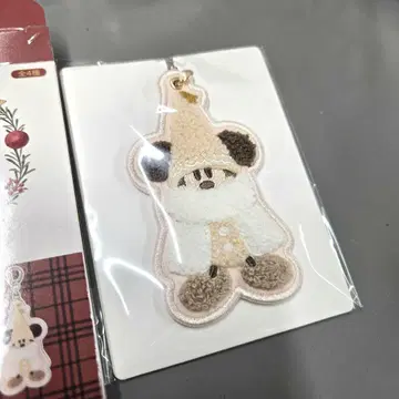 화이트 스탠딩 키체인 리루린린