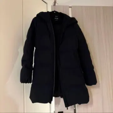 유니클로 후드 부착 블랙 롱 다운 자켓 S