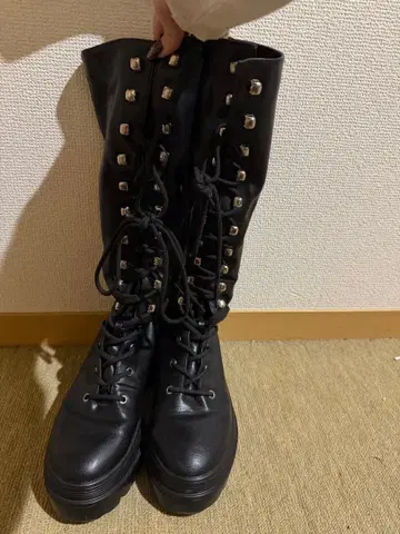 스터드 장식 블랙 롱 부츠