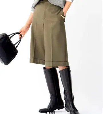 새상품 라이트 트위드 하프 팬츠 카키 사이즈 46