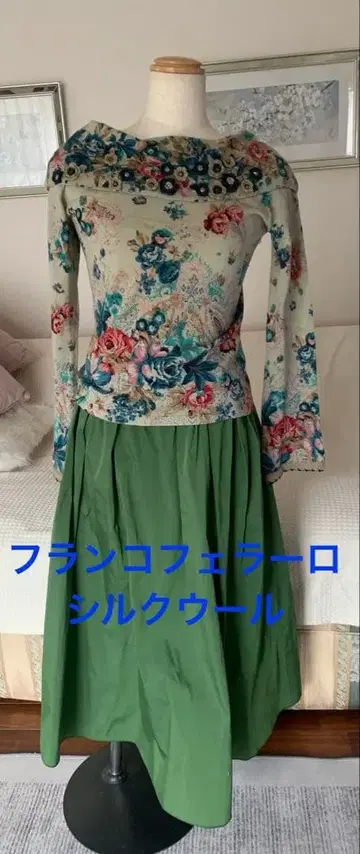 새상품급 프랑코 페라로 실크 울 꽃무늬 상의 사이즈 2