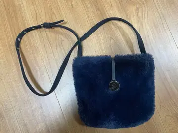 Agnes b Voyage 네이비 퍼 숄더백