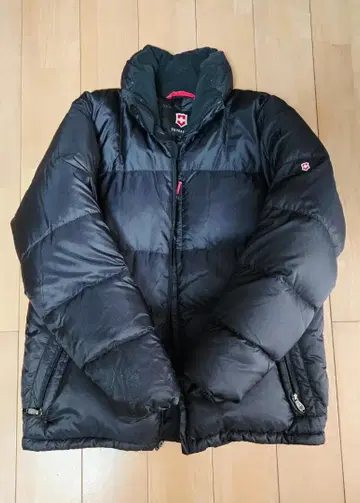 Victorinox 블랙 다운 자켓 M 사이즈