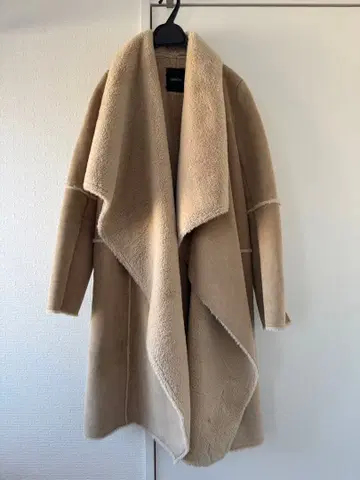 DRWCYS 베이지 무스탕 코트