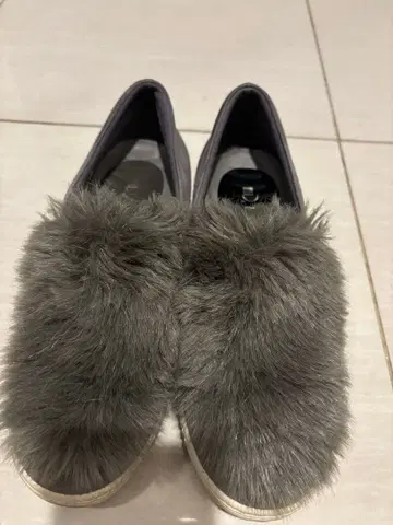 다이애나 퍼 그레이 슬립온