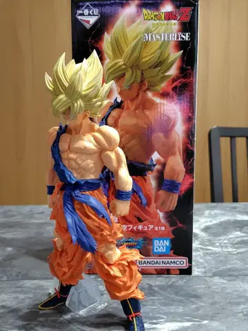 드래곤볼 초사이어인 손오공 피규어