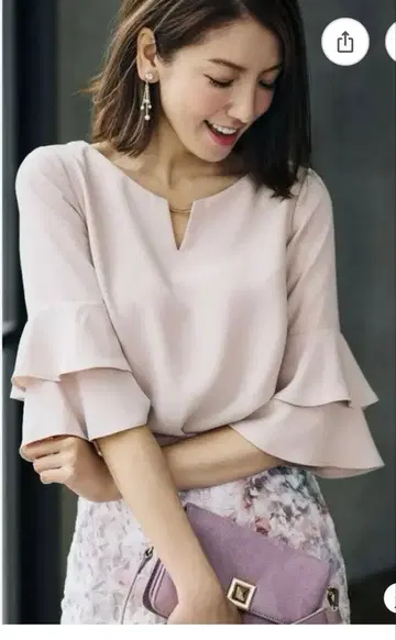 저스길리티 플레어 슬리브 블라우스