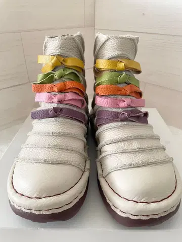 에스타시온 컬러풀 리본 포함 가죽 부츠 화이트