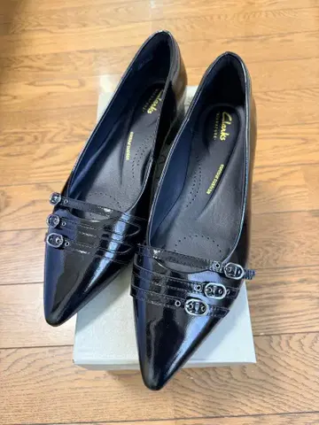 클락스 플랫 펌프스