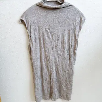 여성용 구제 의류 주름 하이넥 슬리브리스 상의 그레이