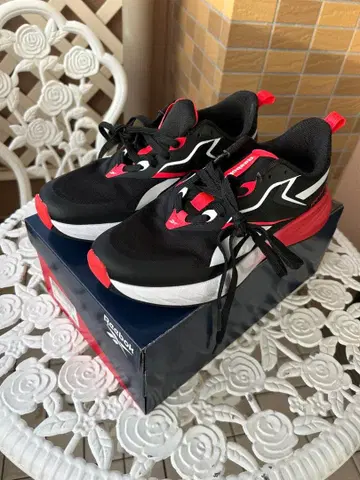 Reebok 스니커즈 블랙/레드