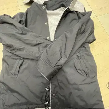 반 자켓 후드 부착 블랙 자켓