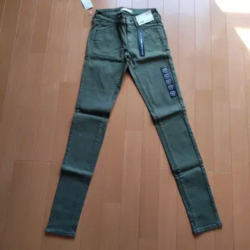 UNIQLO 다크 그린 울트라 스트레치 컬러 진 22