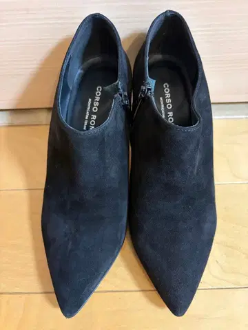 CORSO ROMA 블랙 스웨이드 부티