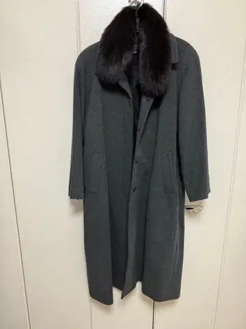 BELTA BUO 퍼 카라 부착 그레이 롱 코트