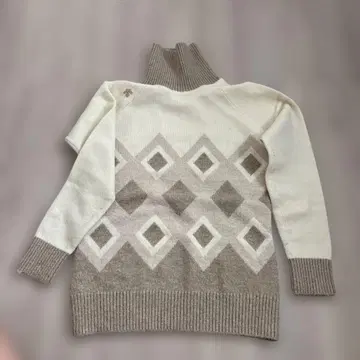 DESCENTE 아이보리 베이지 다이아몬드 패턴 스웨터